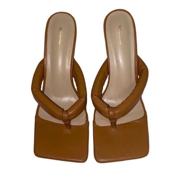 PrettyLittleThing Padded Brown Square Mouth Thong
Sandals(Size 5) - Picture 3 of 10
